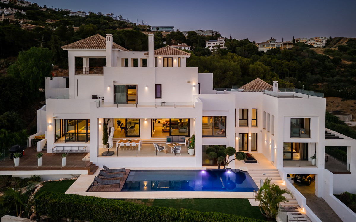 Detached Villa for sale in Altos de los Monteros R4311856