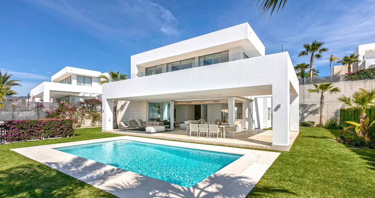 Detached Villa for sale in Río Real, Costa del Sol