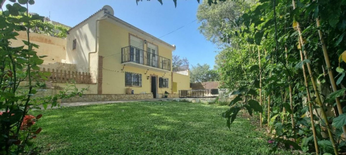 						Villa  Detached
													for sale 
																			 in Elviria
					