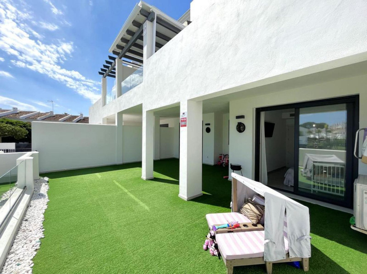 						Apartamento  Planta Baja
													en venta 
																			 en Estepona
					