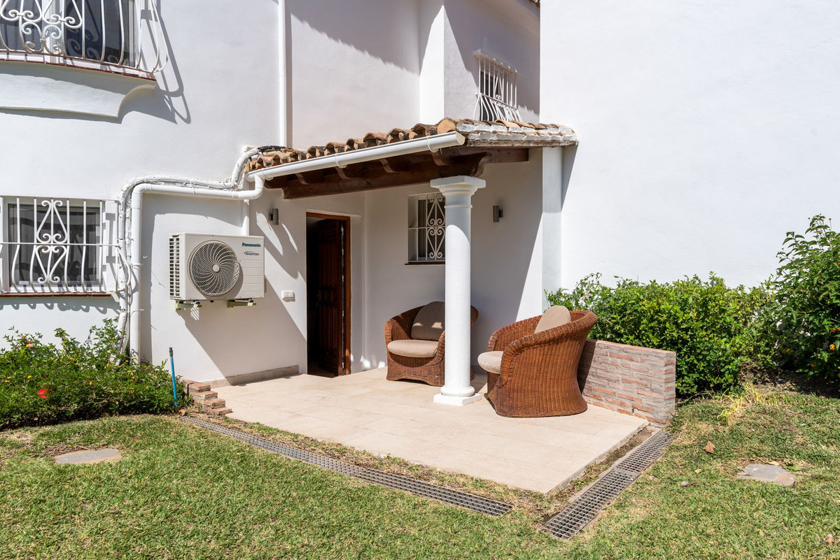 Villa Detached in El Paraiso, Costa del Sol

