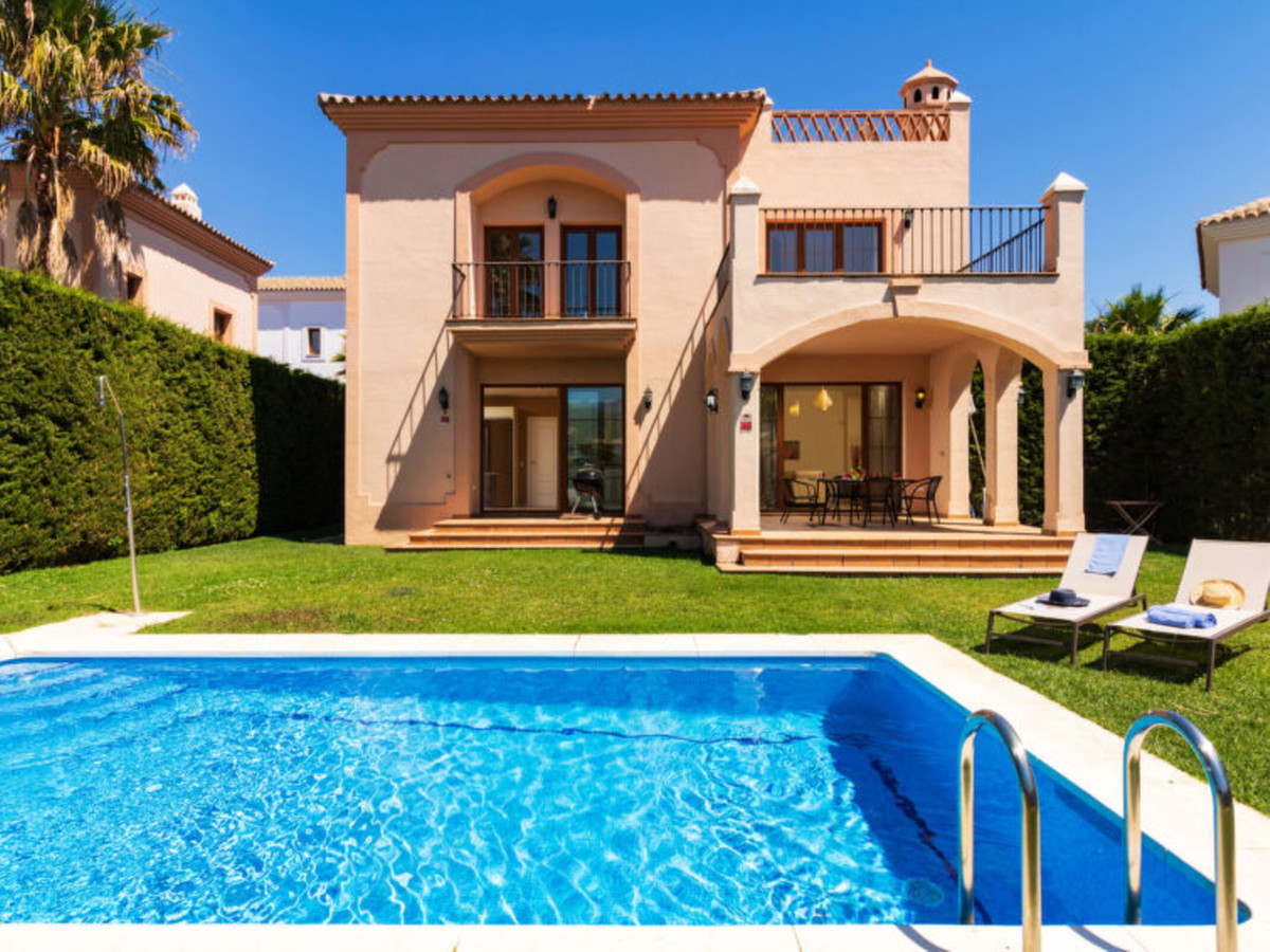 Villa en venta en Selwo, Estepona