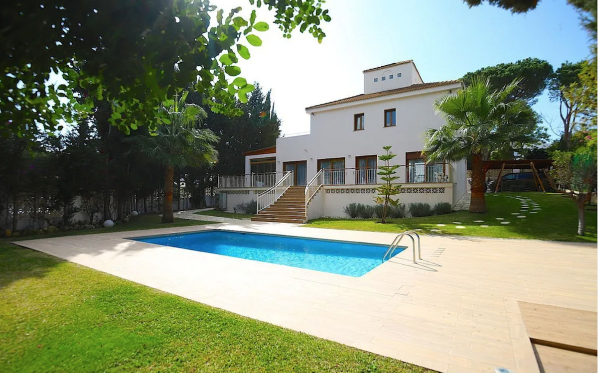 Detached Villa for sale in Nueva Andalucía, Costa del Sol
