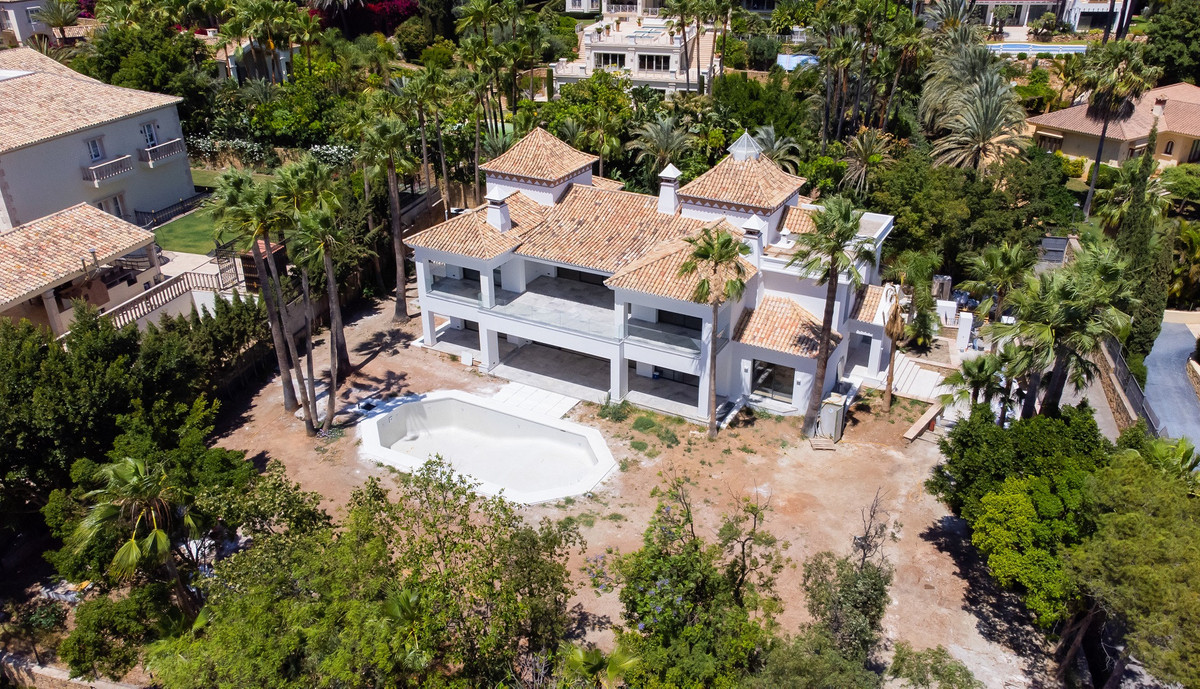 Detached Villa for sale in Sierra Blanca, Costa del Sol