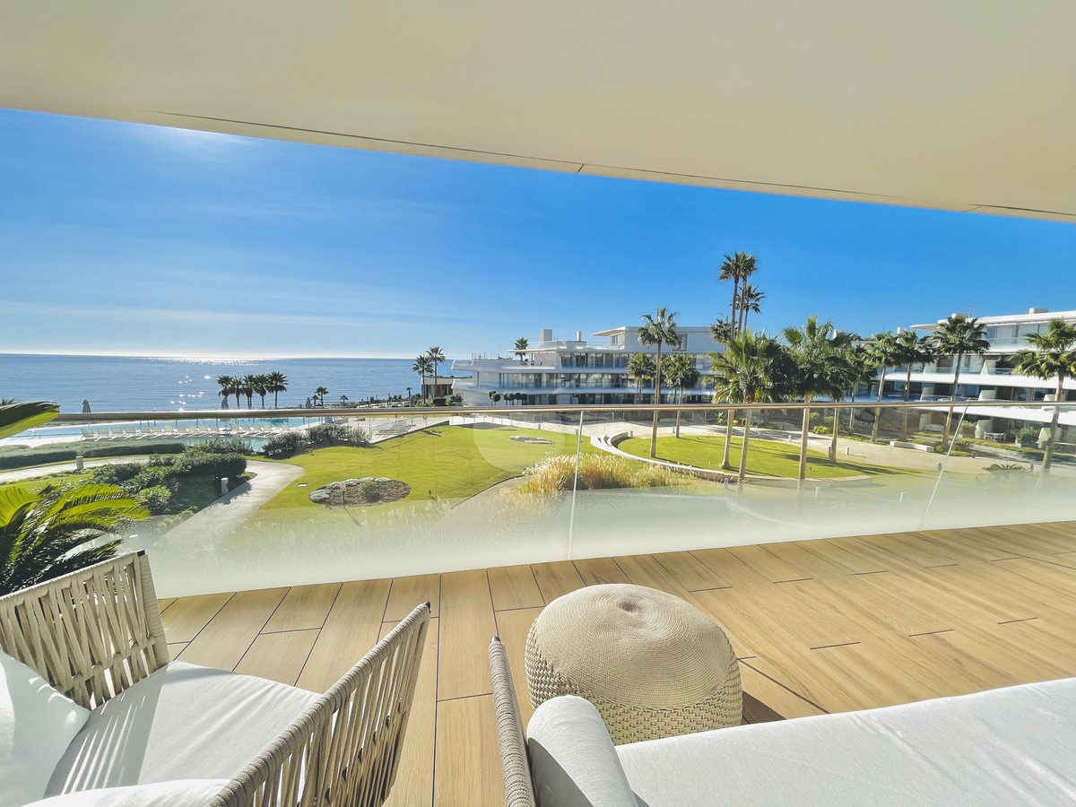 Middle Floor Apartment for sale in Estepona R4198057