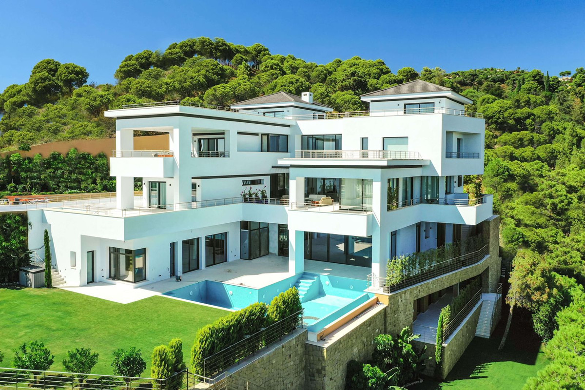 Villa in Benahavís, Costa del Sol, Málaga on Costa del Sol For Sale