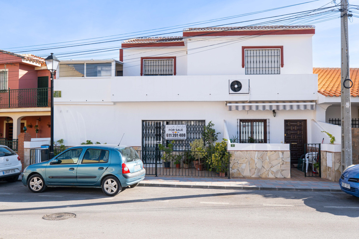 4 Bedroom Detached Villa For Sale Los Pacos, Costa del Sol - HP4022599