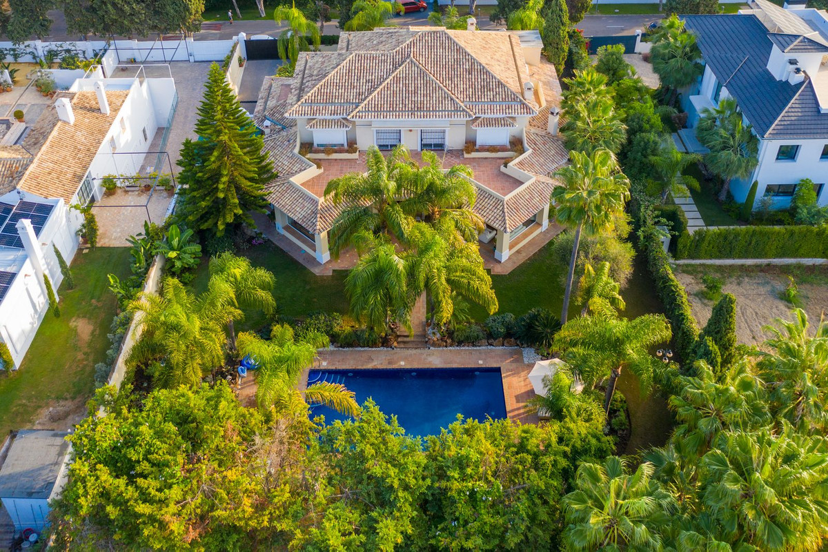  Villa, Individuelle  en vente    à Guadalmina Baja