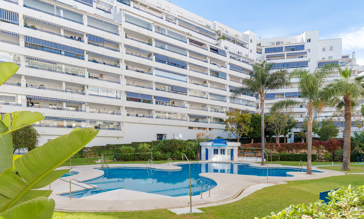 Middle Floor Apartment for sale in Marbella R4179376