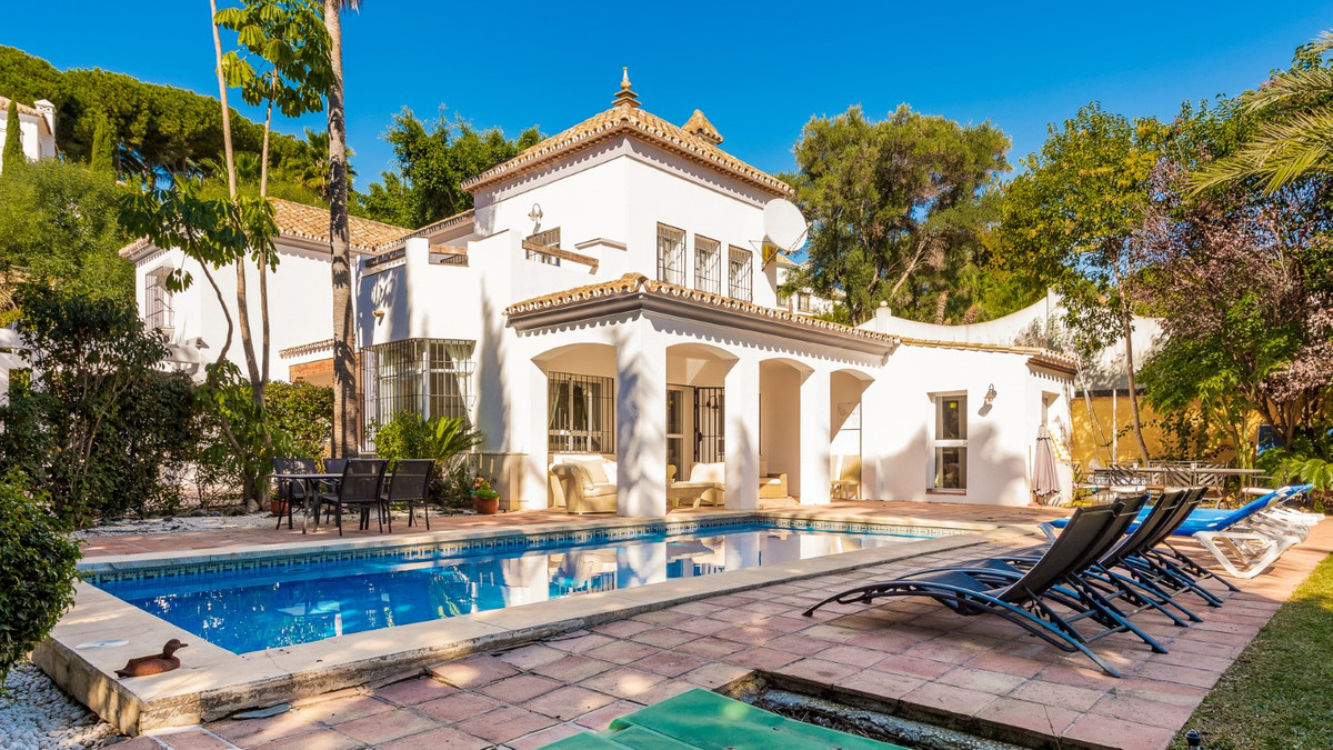 Villa - Chalet en venta en El Paraiso R3959116