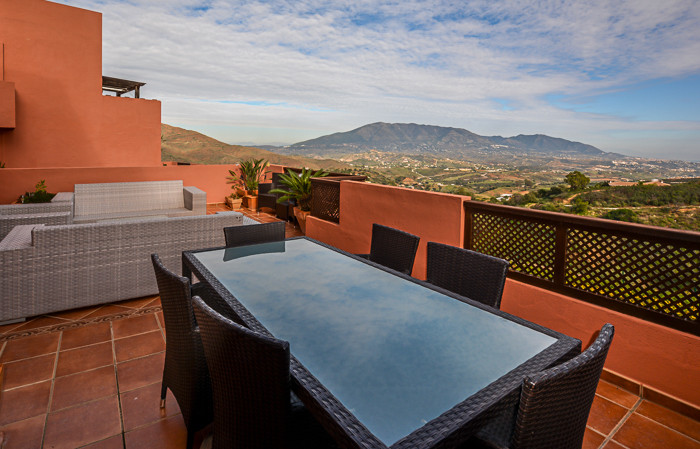 Very spacious luxury apartment in La Mairena that enjoys amazing open panoramic views to the mountai, Spain