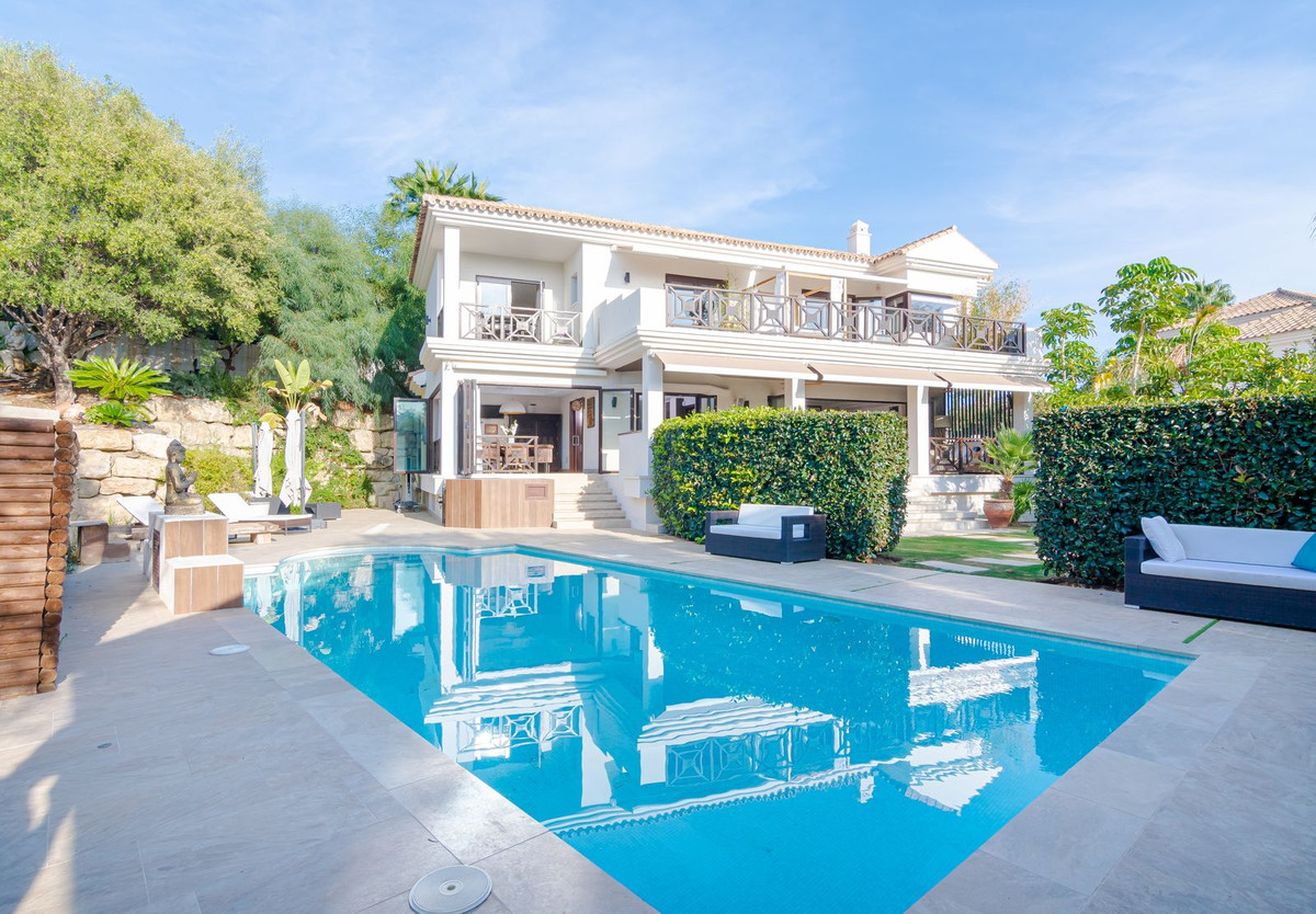 Villa te koop in Nueva Andalucía R4637857