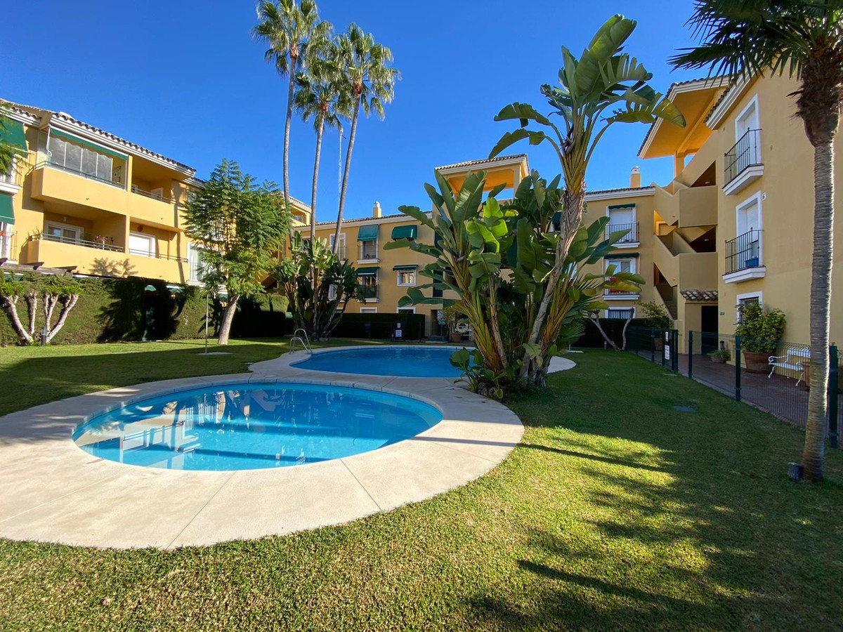 2 Bedroom Middle Floor Apartment For Sale Guadalmina Baja, Costa del Sol - HP4584079