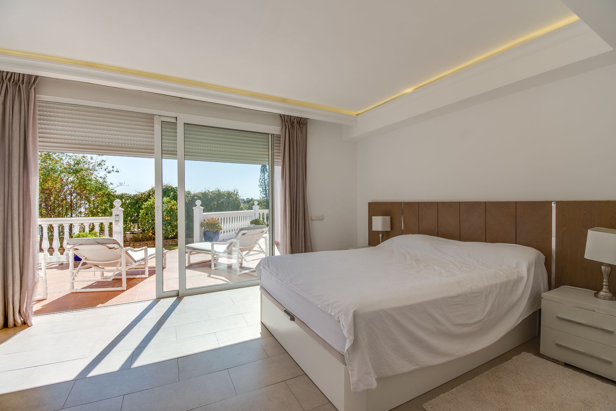 6 bedroom Villa For Sale in Nueva Andalucía, Málaga - thumb 18