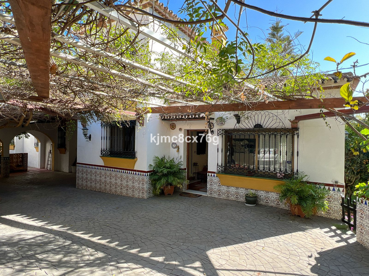 Villa con 4 Dormitorios en Venta Sierrezuela