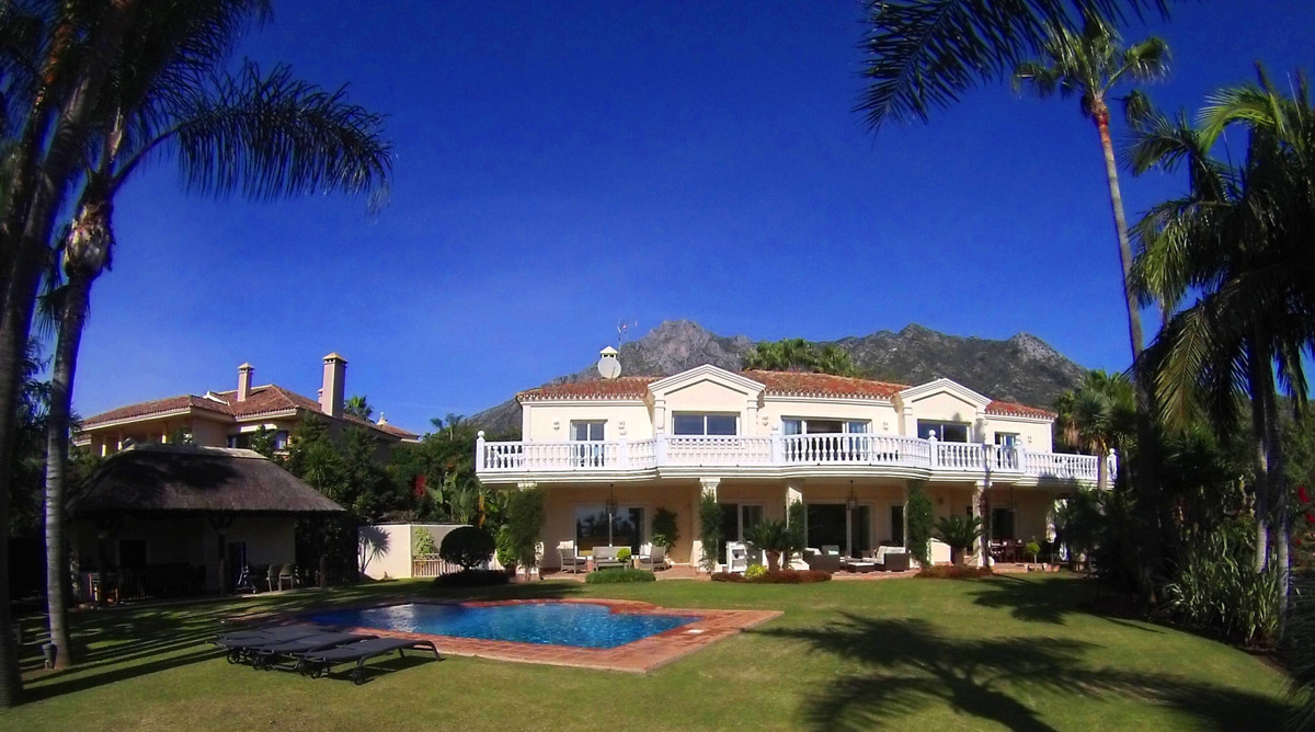 Detached Villa for sale in Marbella R3597701
