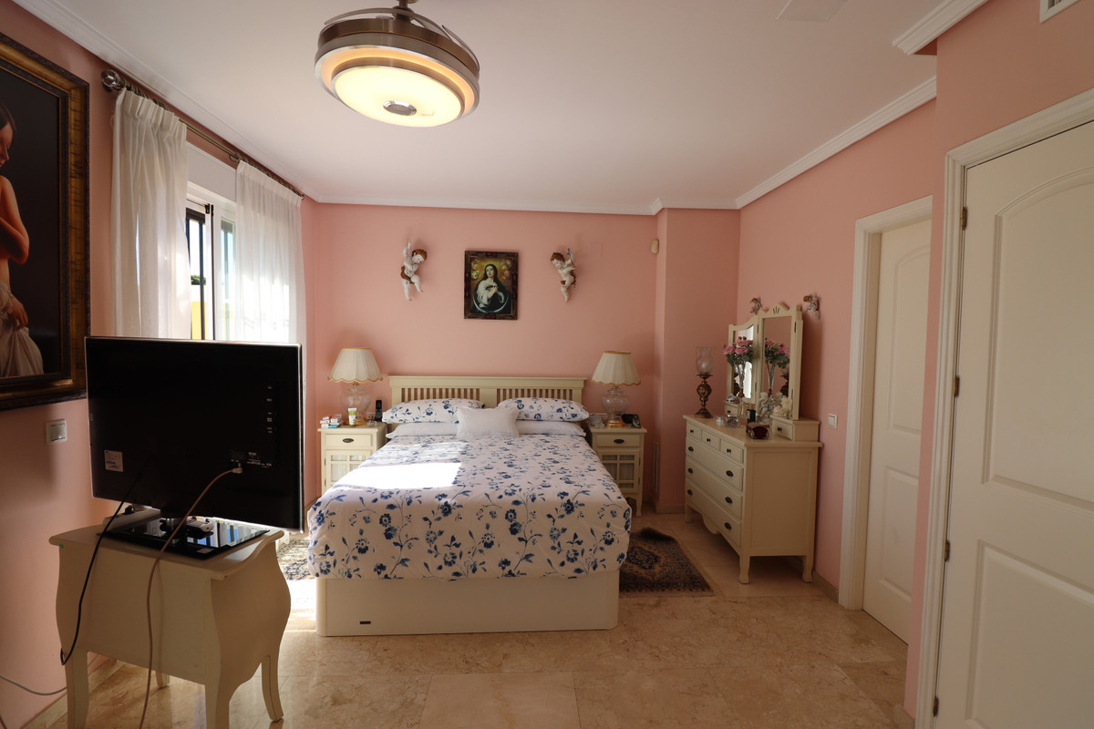 3 bedroom Villa For Sale in Calahonda, Málaga - thumb 14