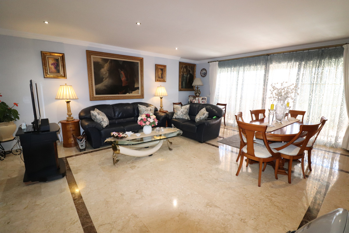 3 bedroom Villa For Sale in Calahonda, Málaga - thumb 7