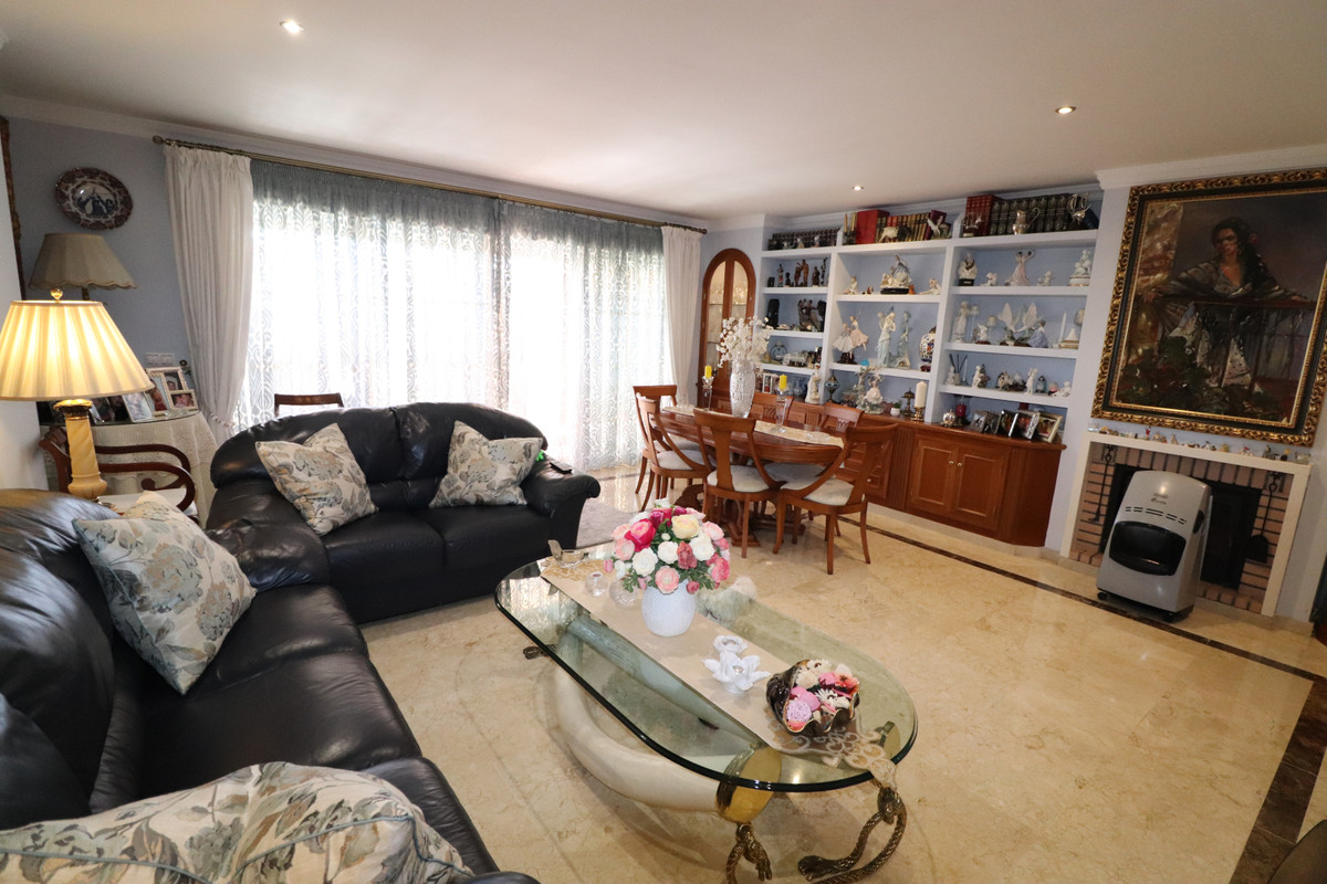 3 bedroom Villa For Sale in Calahonda, Málaga - thumb 9