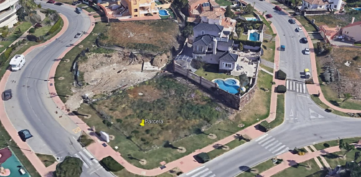 595 m2 plot for sale in the prestigious Cortijo de Torrequebrada urbanization (Benalmadena Costa).

, Spain