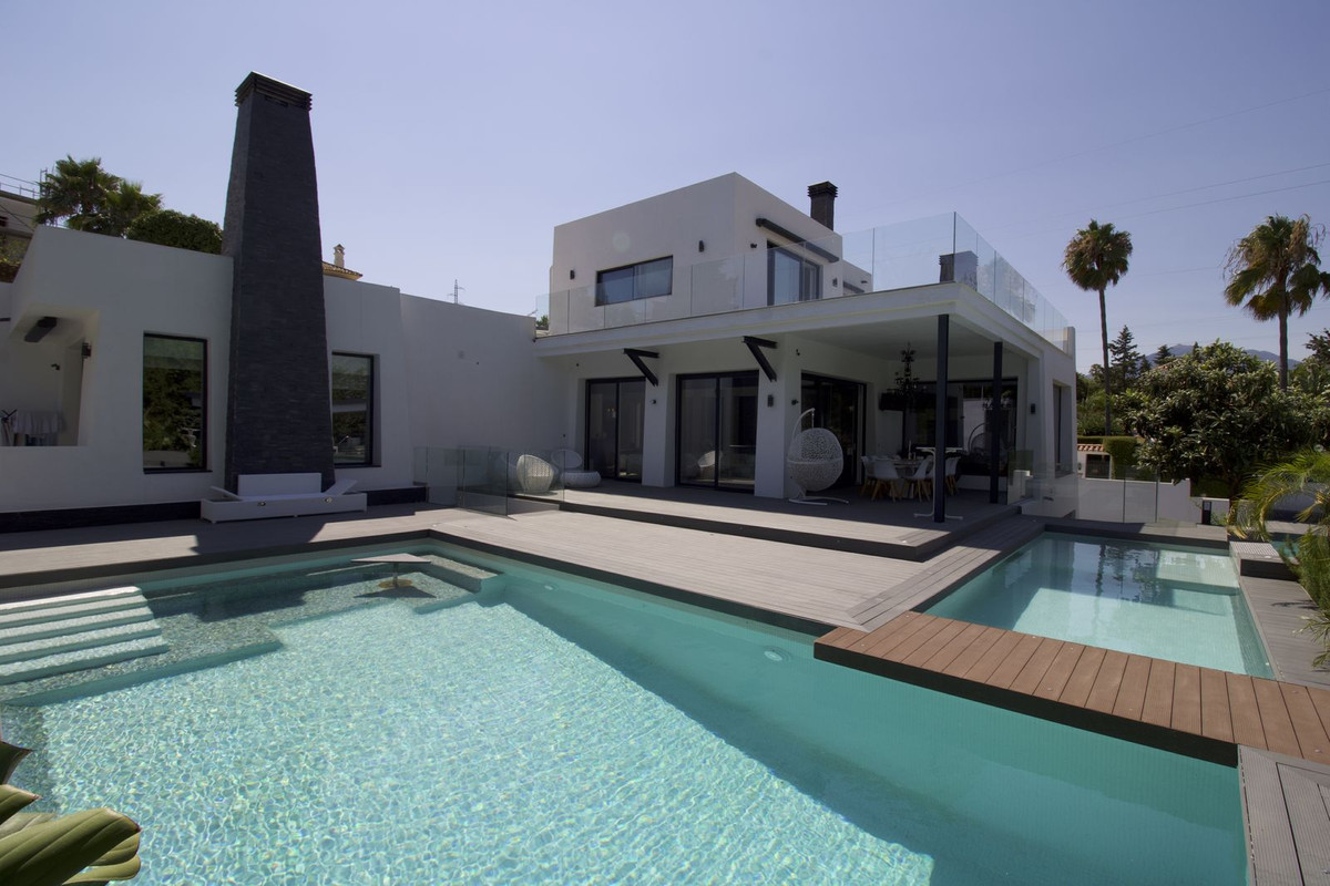 Detached Villa for sale in Nueva Andalucía R4185388