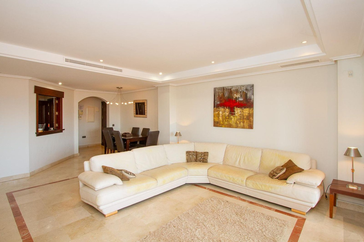 						Apartment  Middle Floor
													for sale 
																			 in La Mairena
					