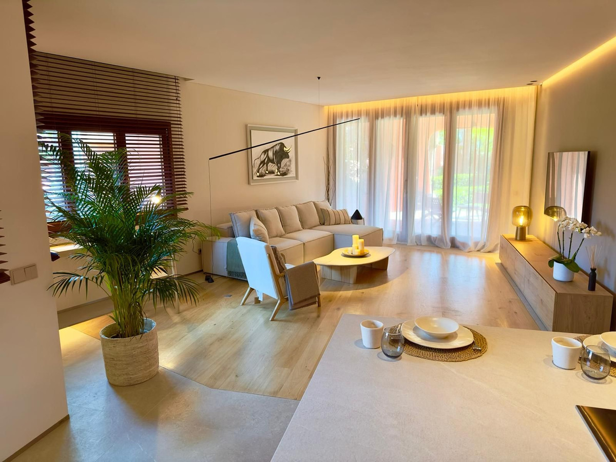 3 bedroom Apartment For Sale in New Golden Mile, Málaga
