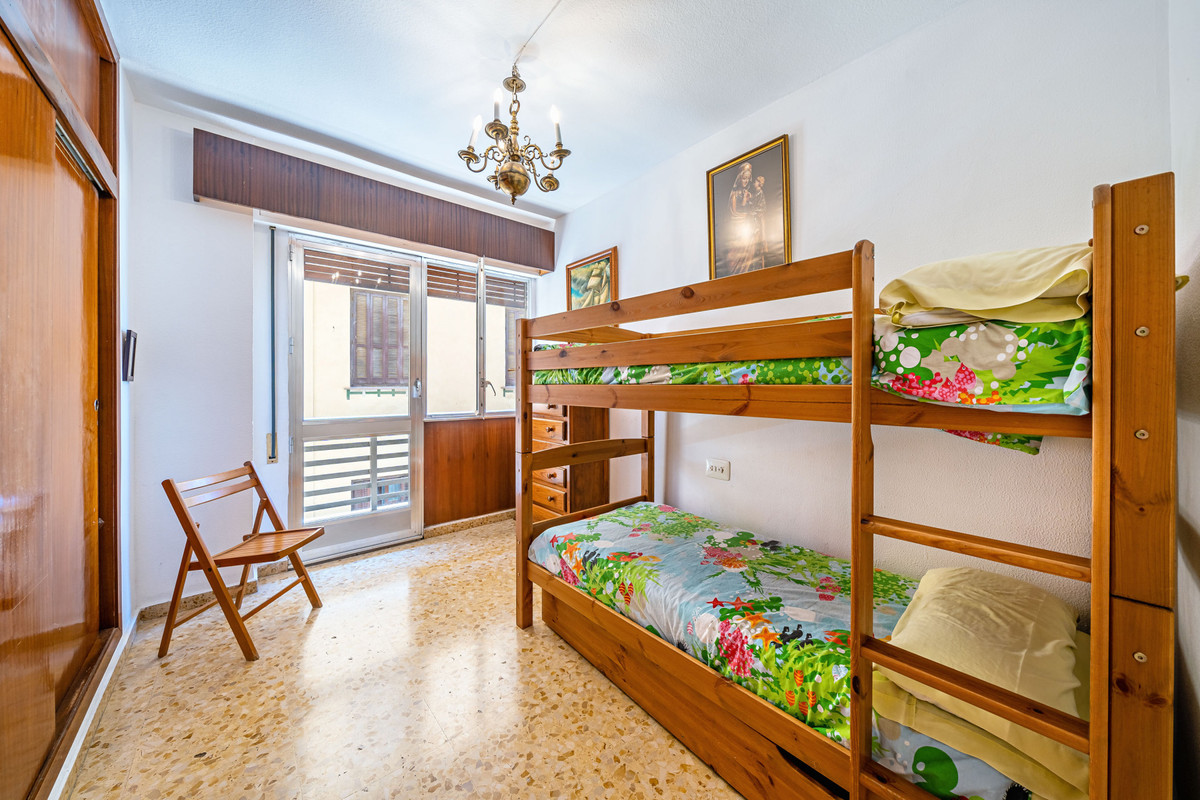 Comercial con 4 Dormitorios en Venta Málaga