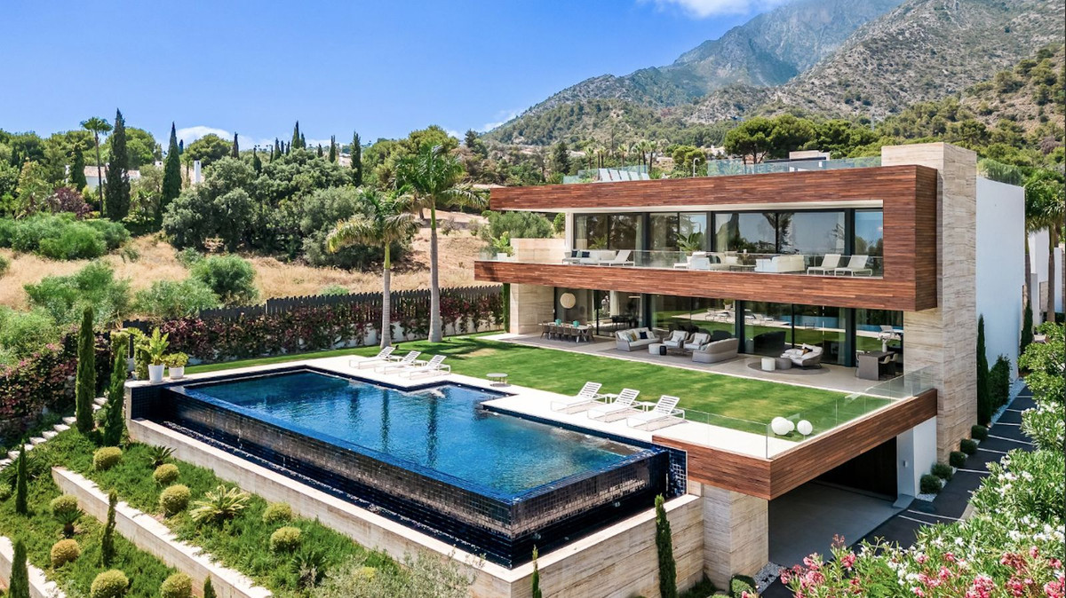 Vrijstaande Villa te koop in Sierra Blanca R4378261
