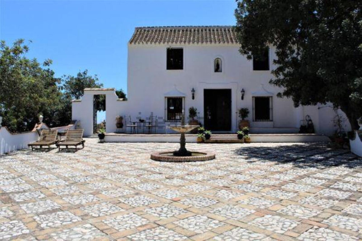 						Villa  Finca
													en venta 
																			 en Mijas
					