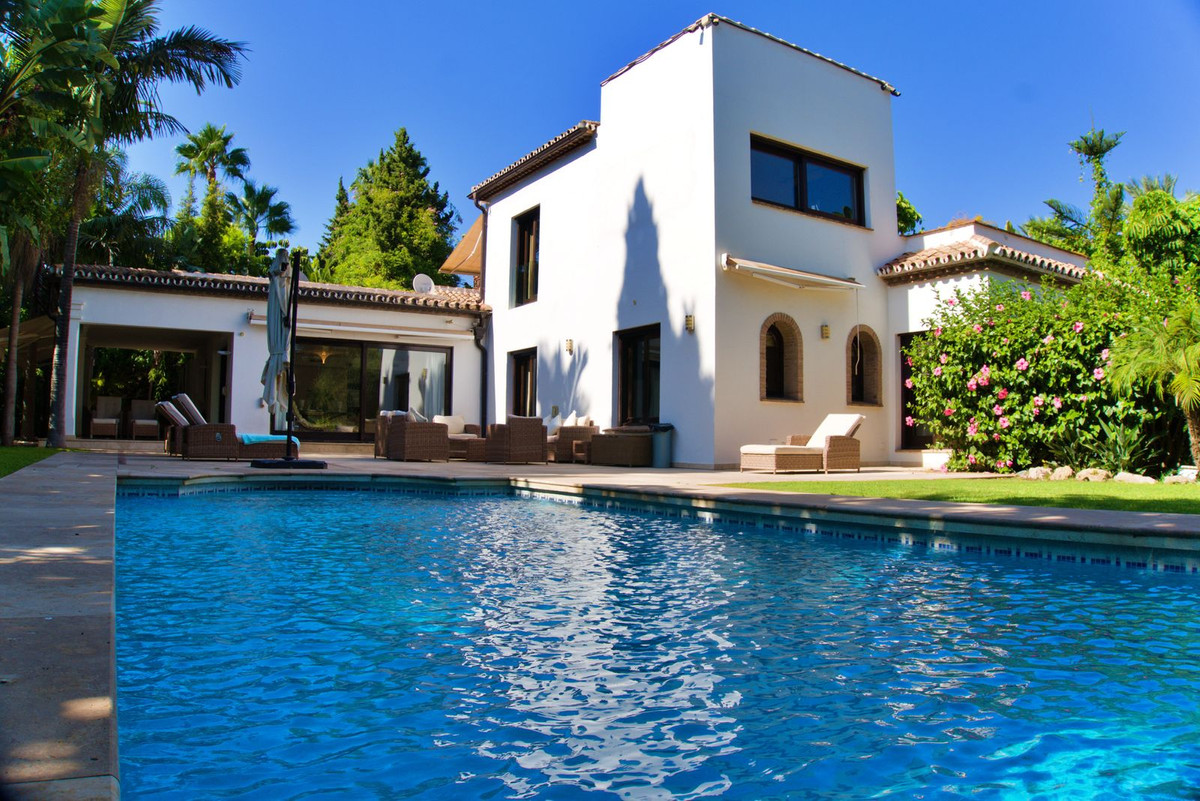 Detached Villa for sale in Nueva Andalucía R4406623
