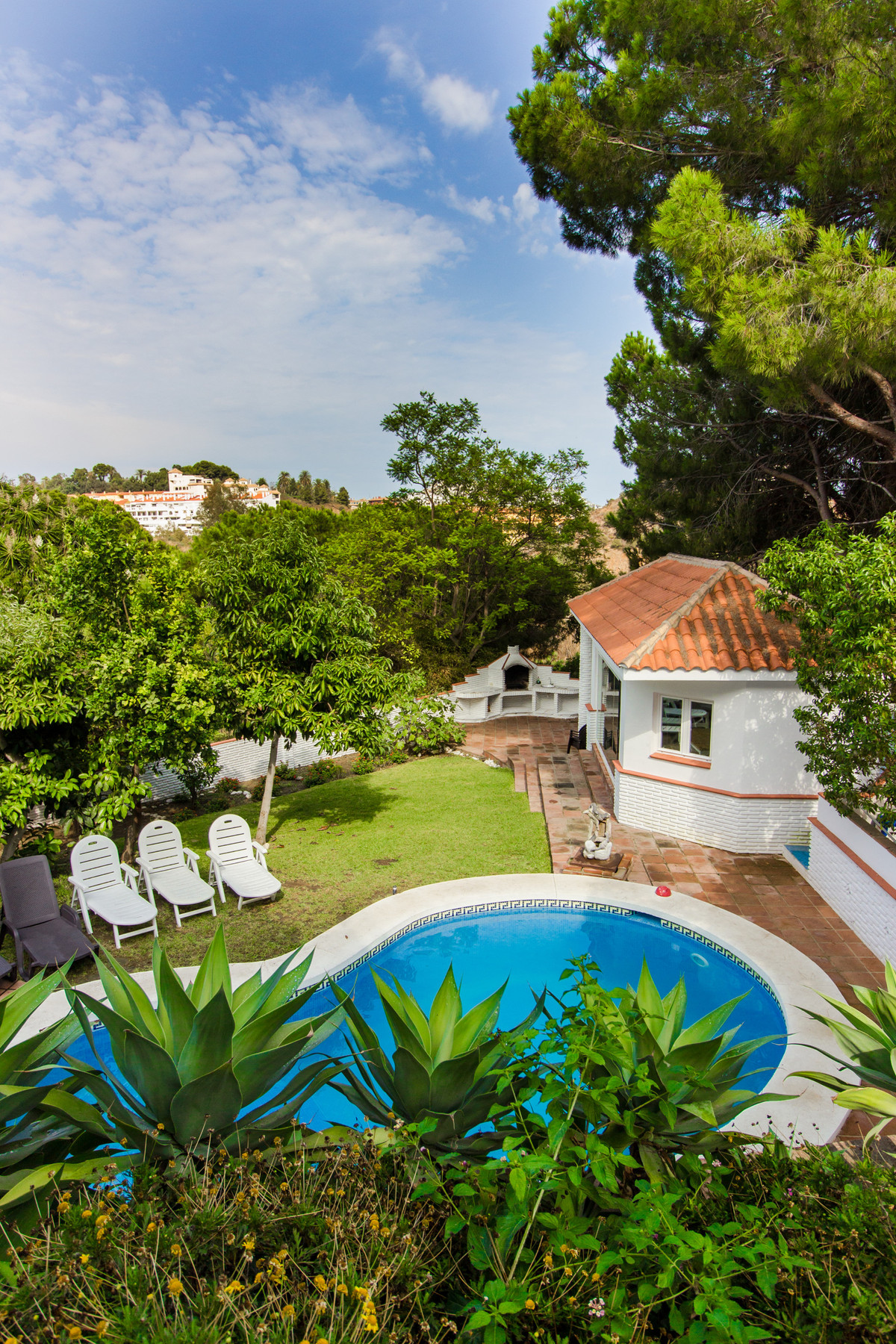 6 bedroom Villa For Sale in Torremuelle, Málaga