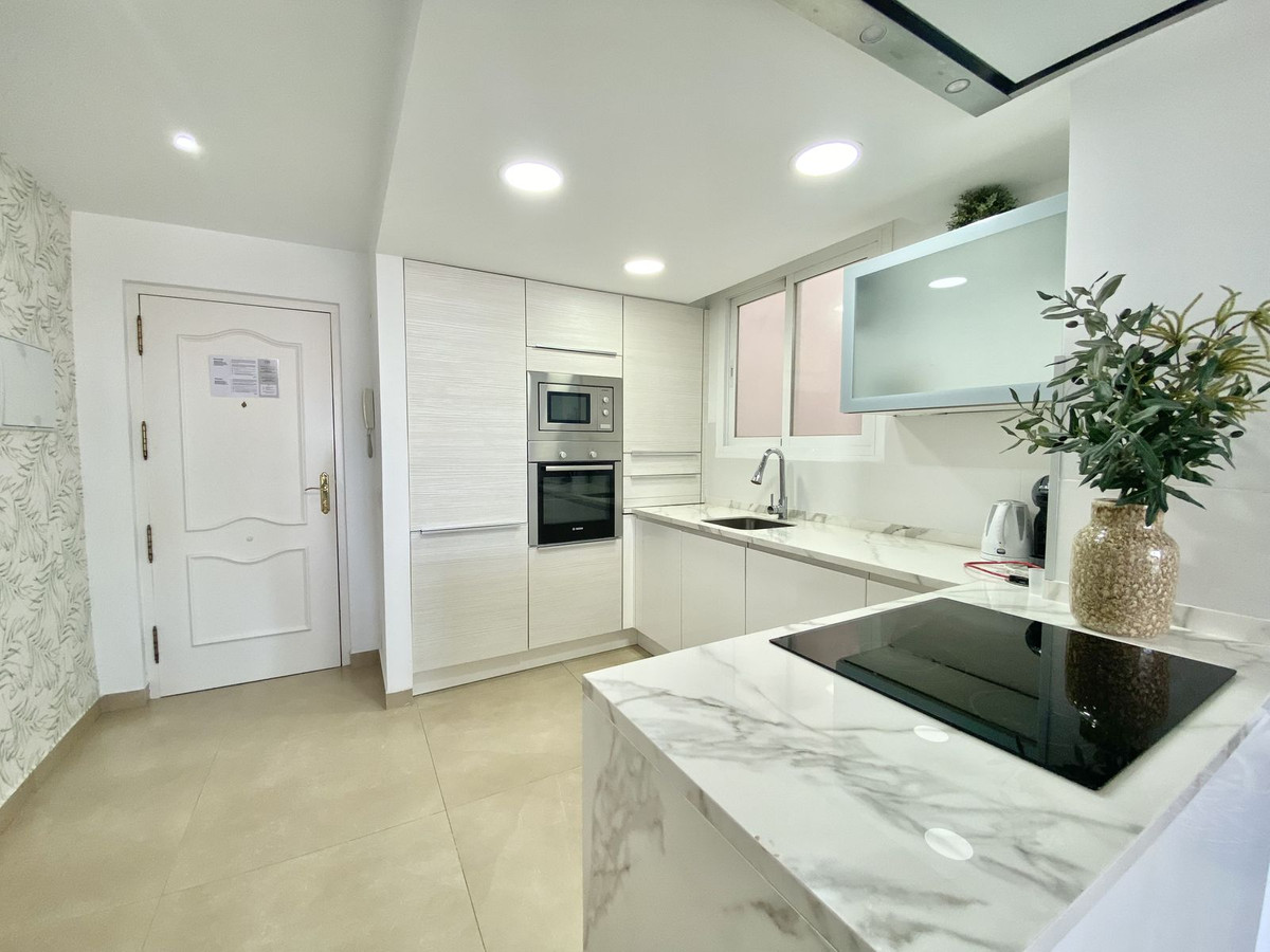 3 Bedroom Middle Floor Apartment For Sale Marbella, Costa del Sol - HP4428358