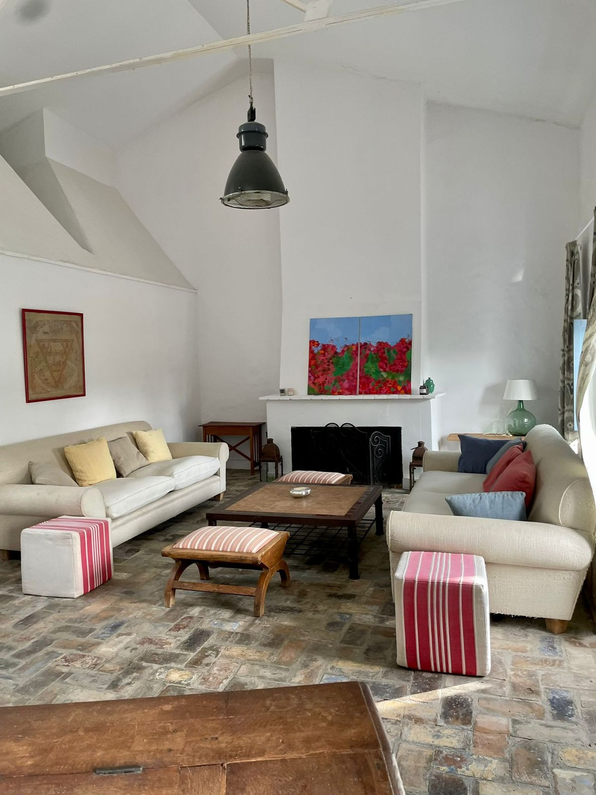 Here we have a property which has been converted from an old rice mill in San Martin del Tesorillo, in the urbanisation of El Molino.