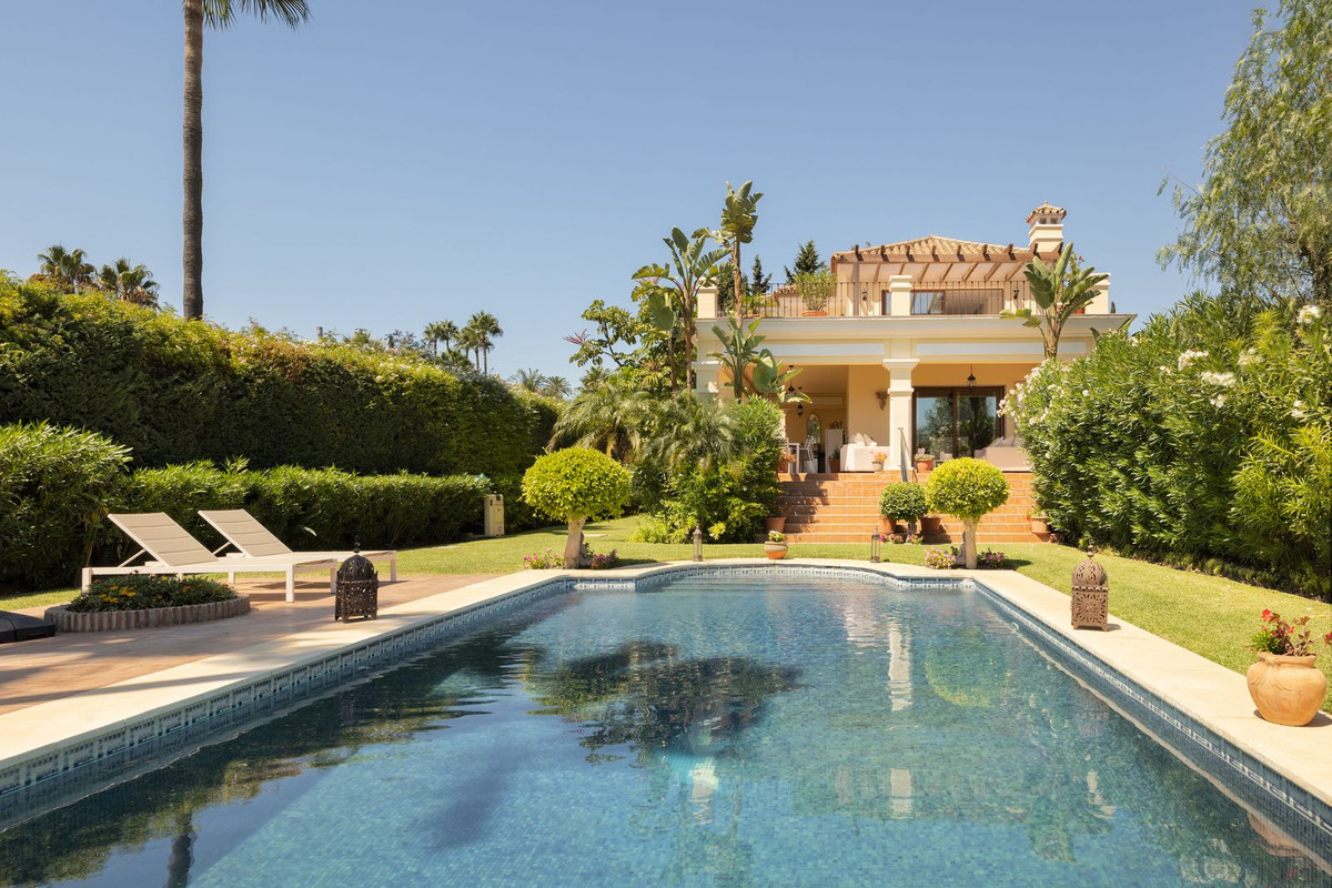 Detached Villa for sale in El Paraiso R4158928