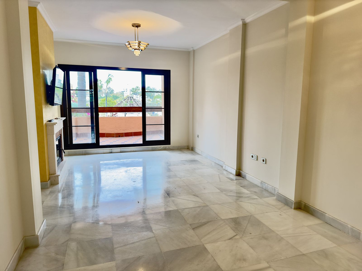 Middle Floor Apartment for sale in Hacienda del Sol, Costa del Sol