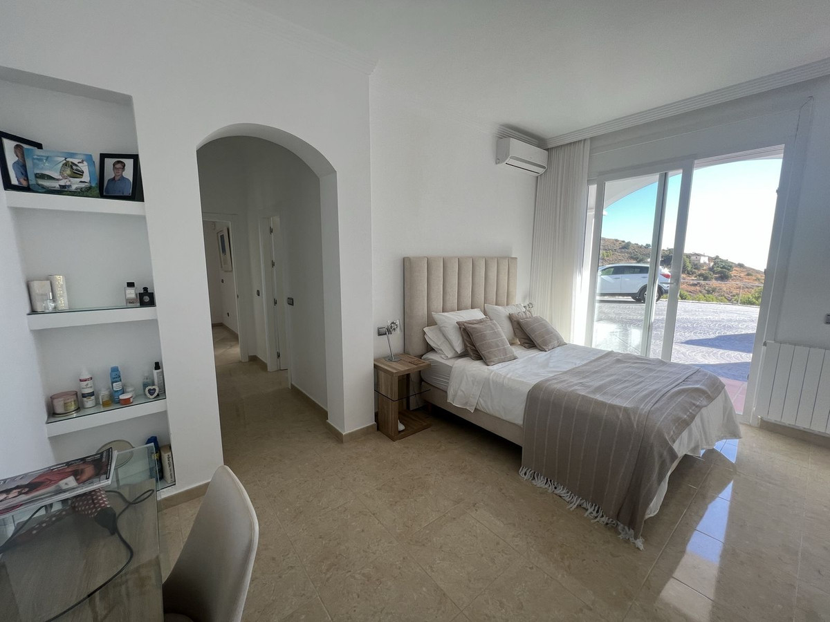 3 bedroom Villa For Sale in Valtocado, Málaga - thumb 42
