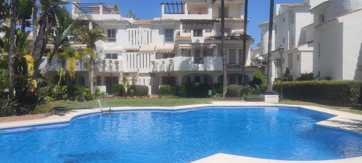 4 Bedroom Townhouse For Sale, Nueva Andalucía