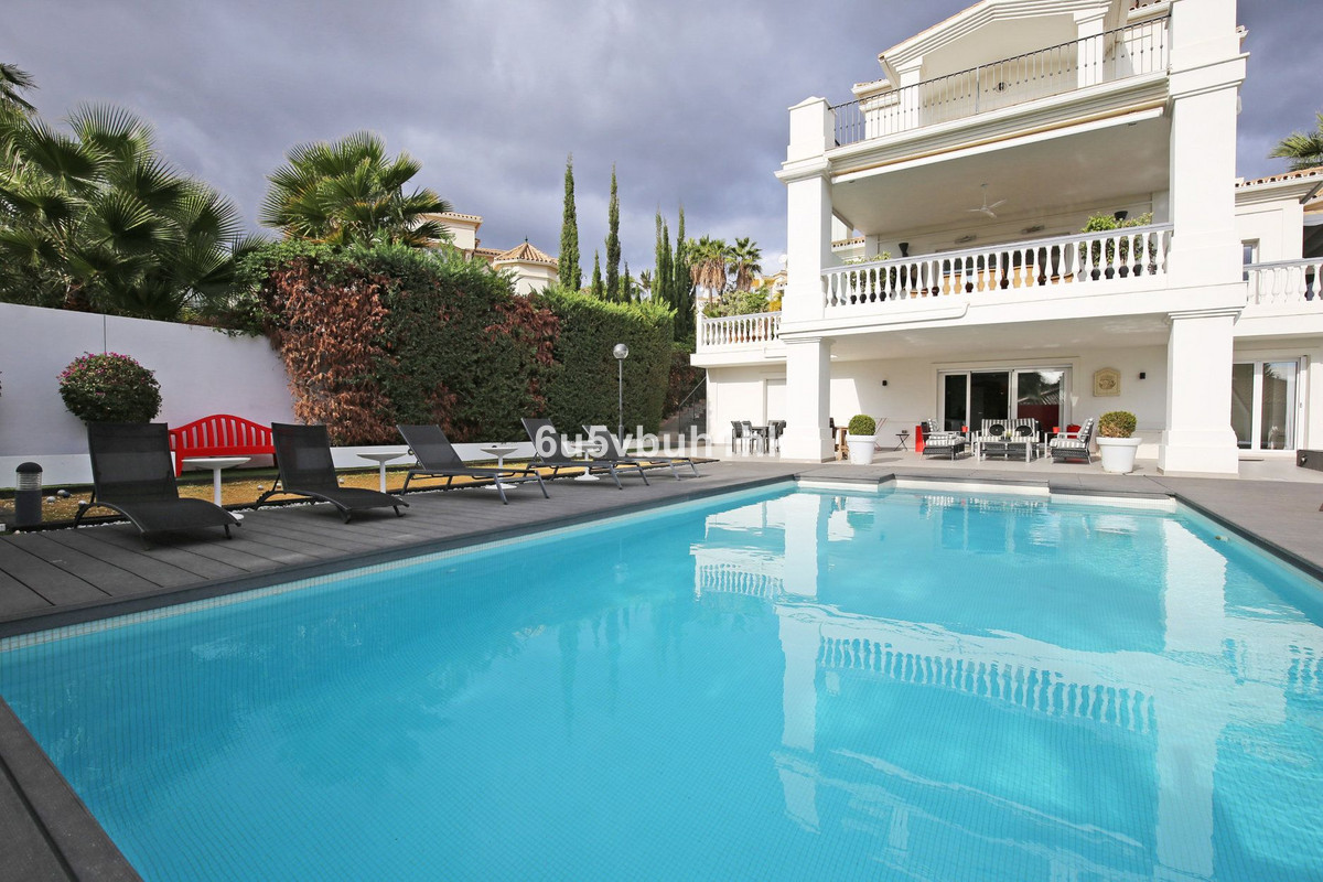 Villa Detached for sale in Marbella