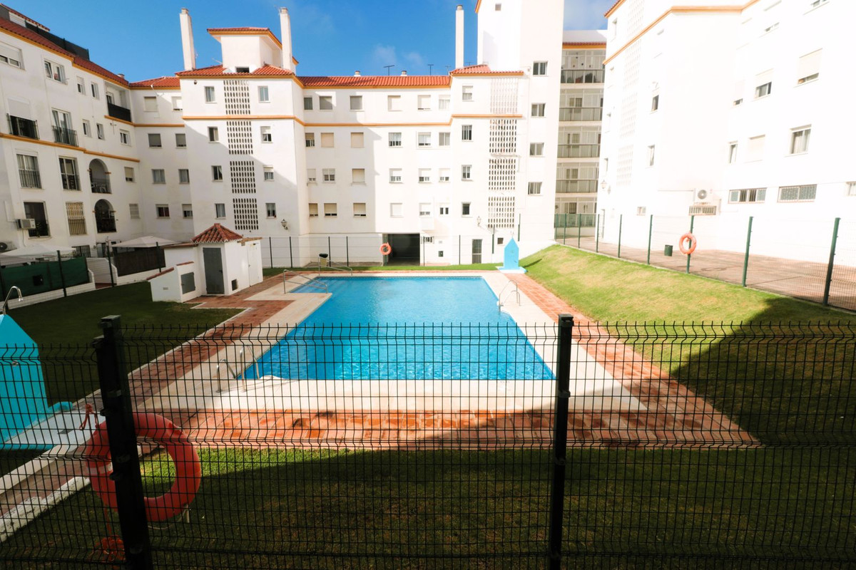 2 Dormitorios Apartamento Planta Media  En Venta Estepona, Costa del Sol - HP4411150