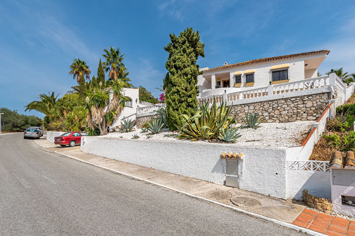 2 bedroom Villa For Sale in Mijas, Málaga - thumb 1