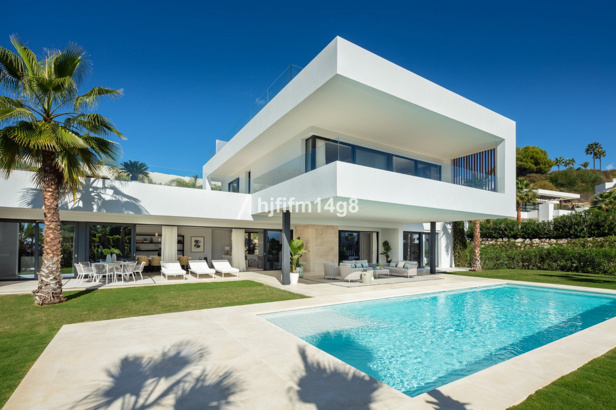 Villa te koop in Nueva Andalucía R4168783