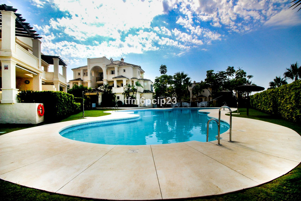 Tussenverdieping Appartement te koop in Casares Playa R4438768
