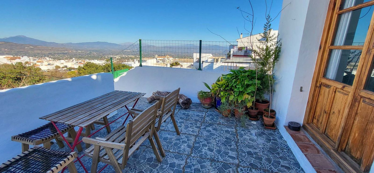 Beautiful Andalusian Style Family Townhouse in Alhaurin el Grande. 

This lovely townhouse is locate, Spain