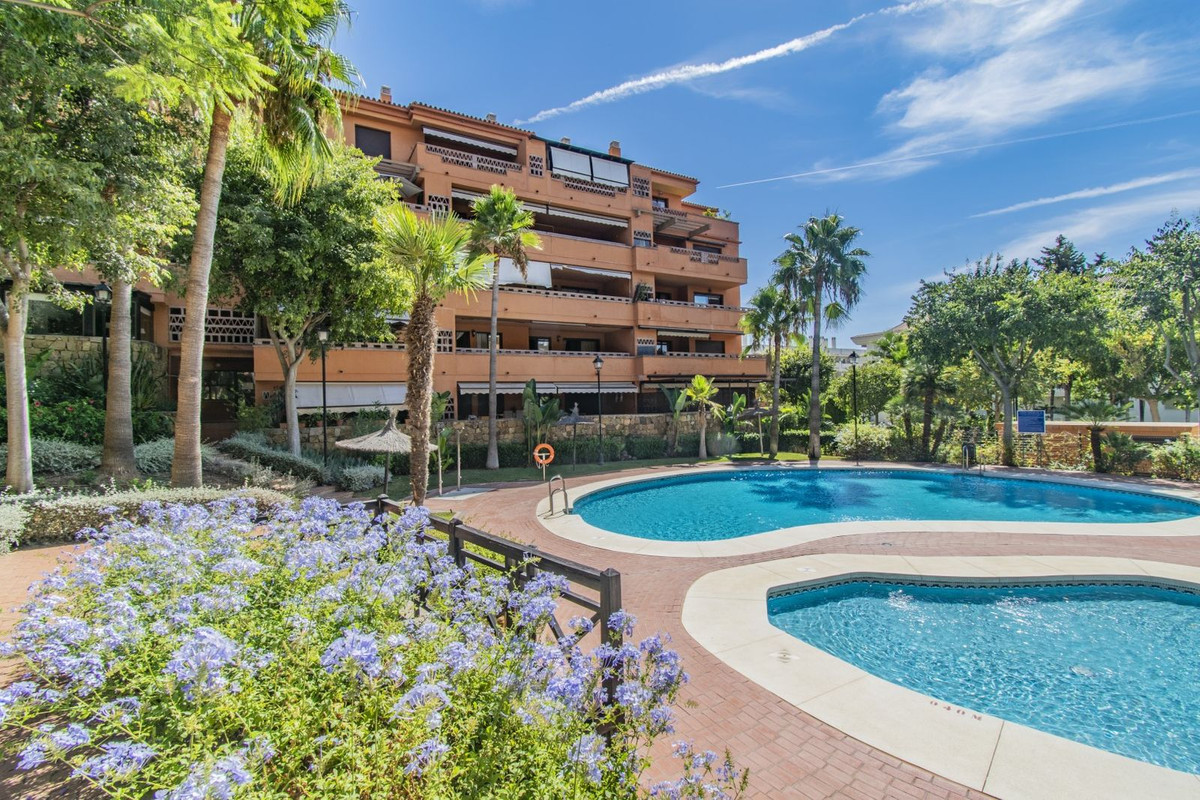 Middle Floor Apartment for sale in The Golden Mile, Costa del Sol