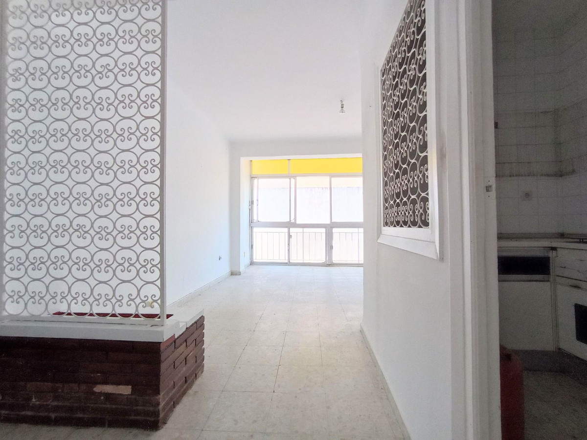 For complete renovation. Apartment in the center of Fuengirola, less than 20 meters to the bus stati, Spain