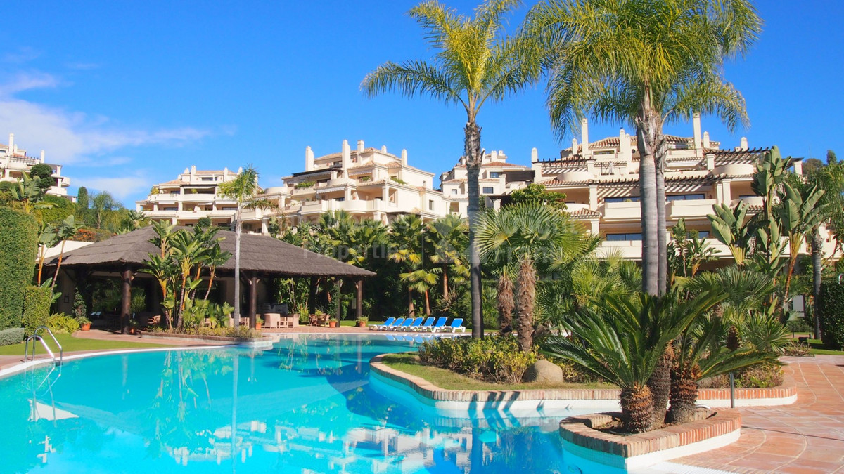 - CAPANES DEL GOLF - BENAHAVIS -

Duplex penthouse with 3 bedrooms and 4 bathrooms located in a luxu, Spain