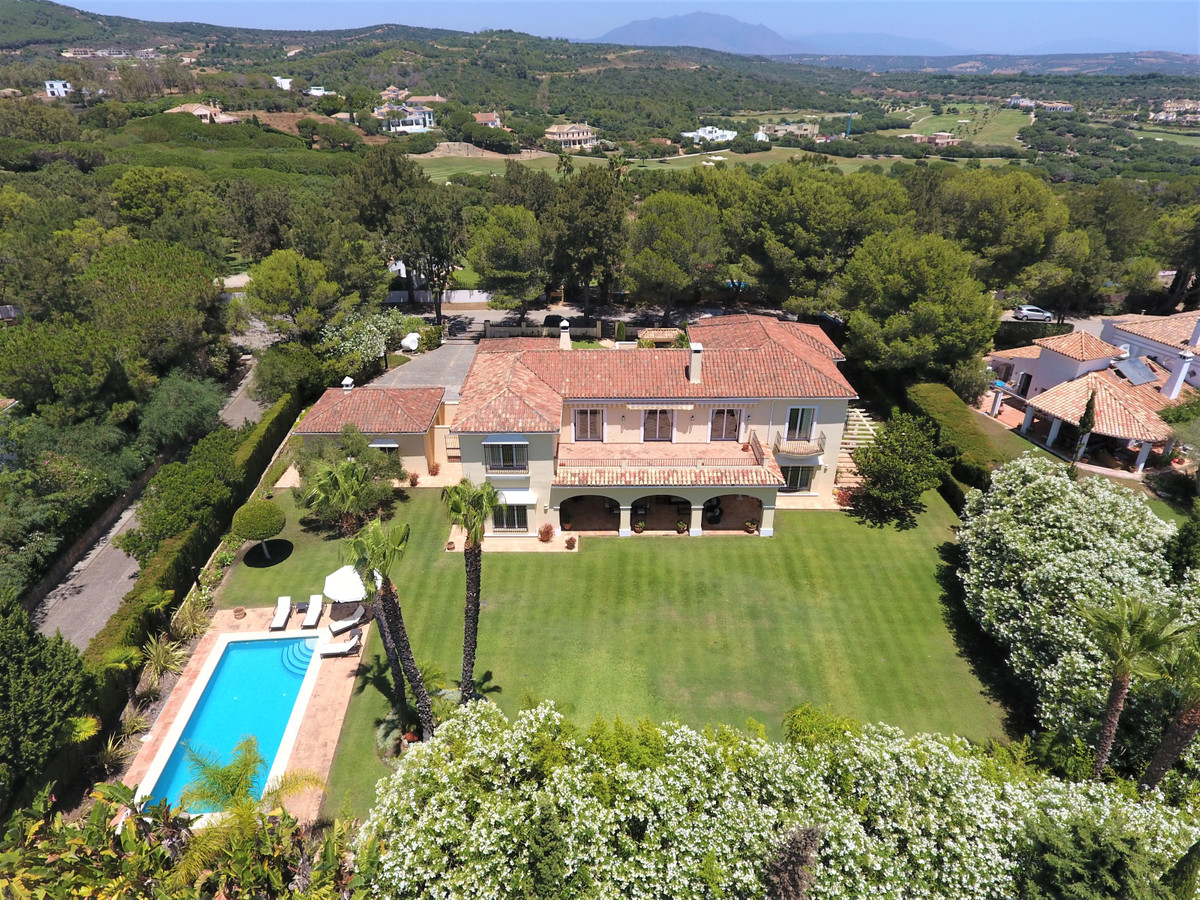 EXCEPTIONAL LUXURY VILLA MAGNIFICENTLY LOCATED in a very quiet place in the prestigious Urb.