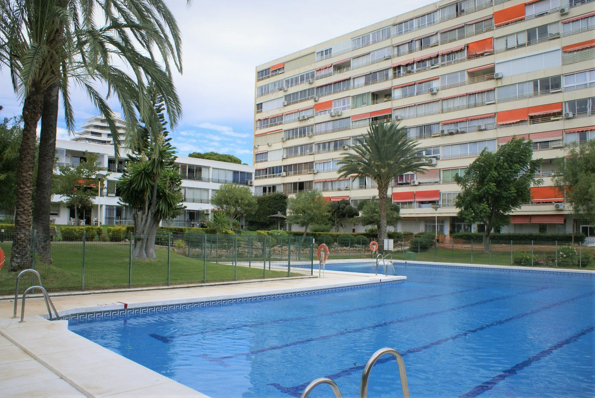 1 bed Apartment for sale in Benalmadena Costa
