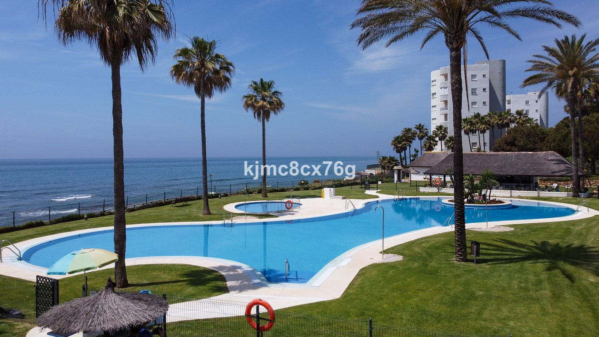 Middle Floor Apartment for sale in Calahonda R4627312